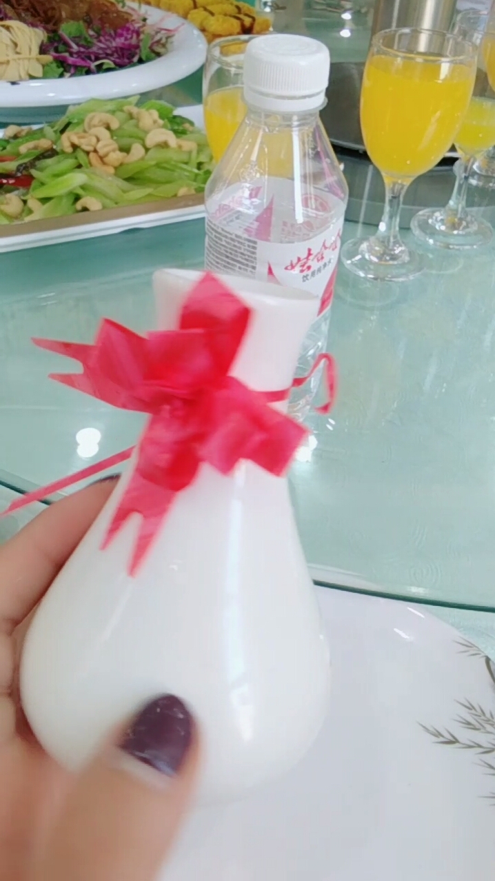 这是什么东西,里面放了什么,居然冒气,是有小仙女吗