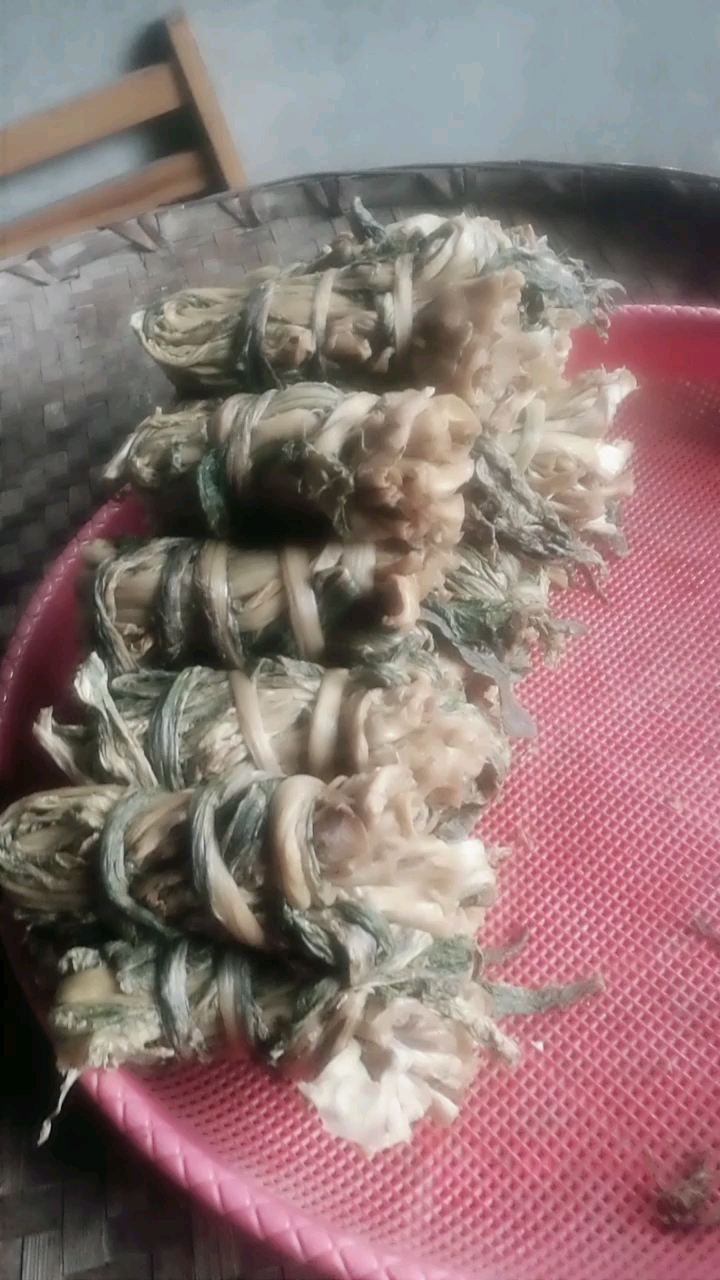 纯绿色无污染的手工梅干菜出炉了