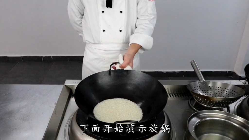 翻锅很多厨师第一步就错了,厨师长教你8大技巧,一天学会翻锅