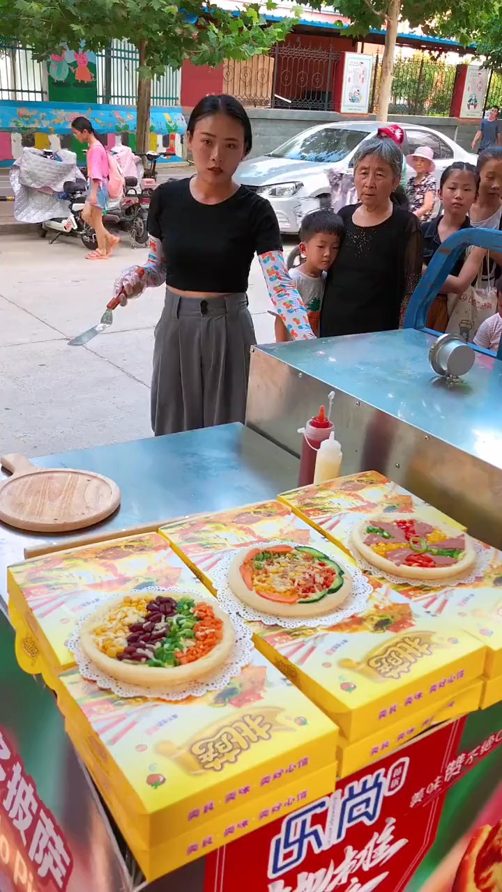 网红小吃加盟店10大品牌,披萨设备多少钱一套,适合一个人摆摊的四季小吃
