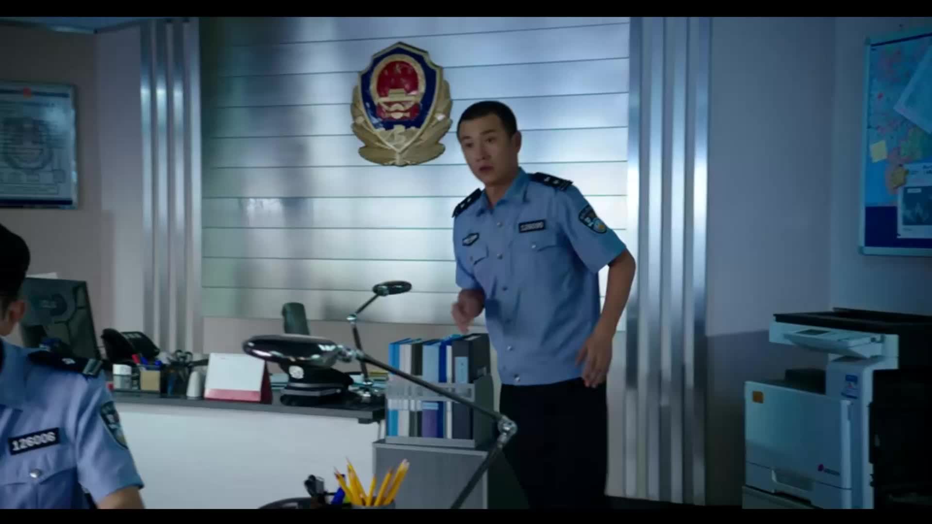 美人鱼:富豪被人鱼绑架去报案,结果警察忍不住笑我老婆生孩子