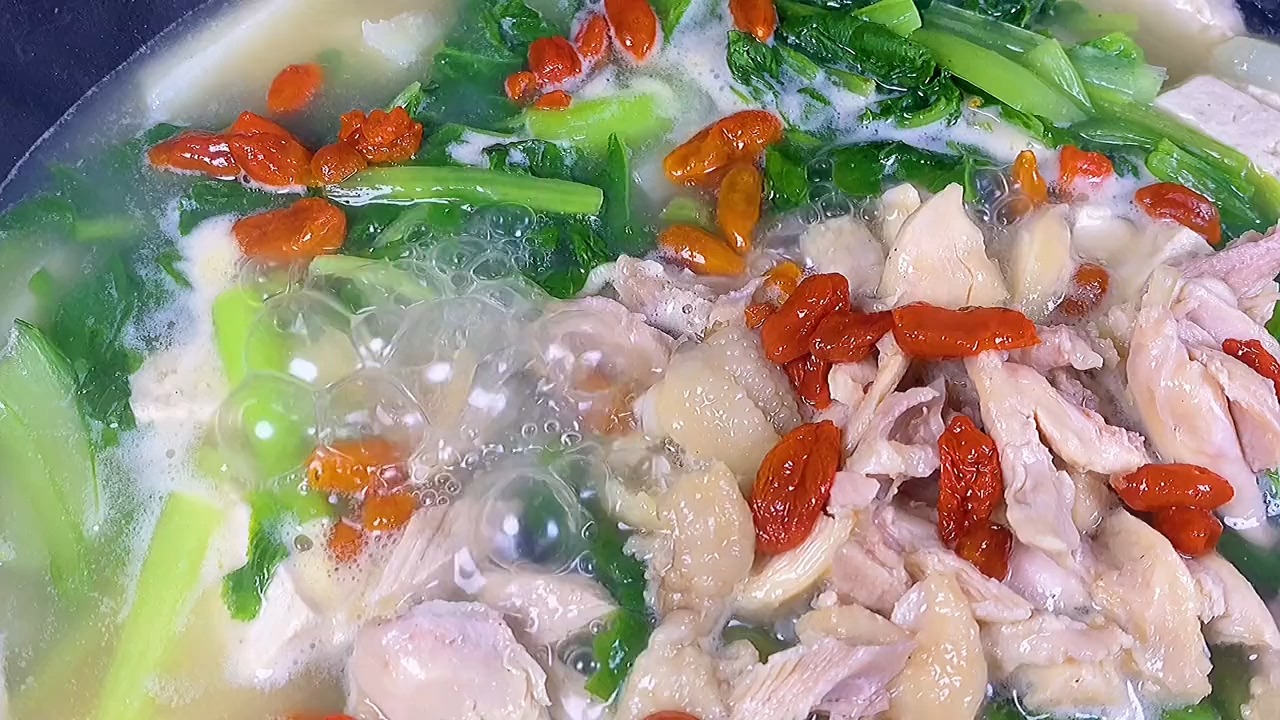 #美食#鸡肉白菜豆腐汤,有吃有喝有营养