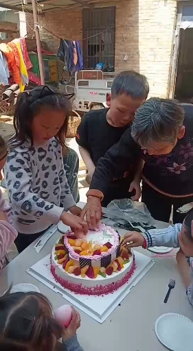 祝老妈66岁生日快乐[蛋糕][蛋糕][蛋糕] 年年有今日,岁岁有今朝