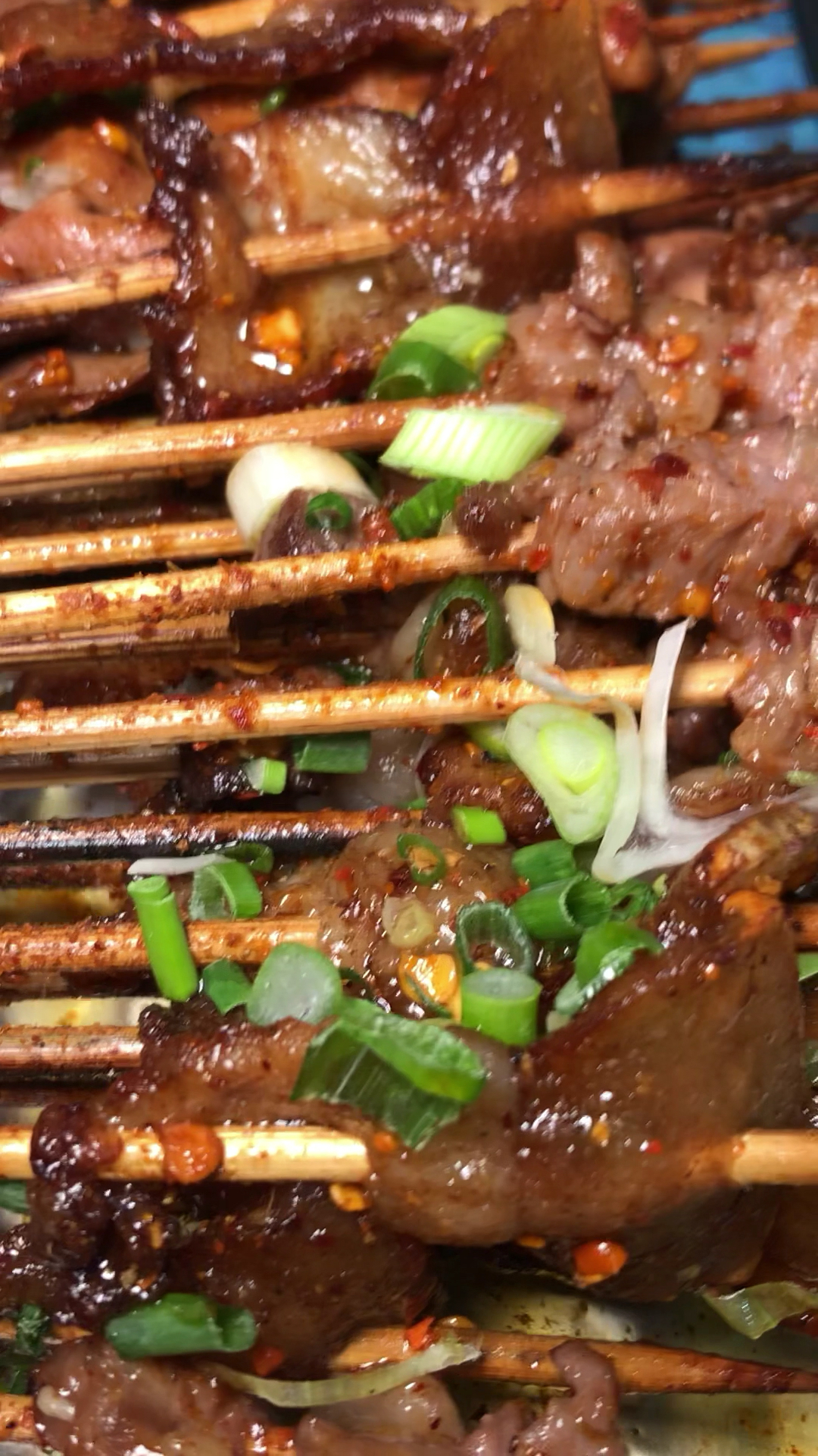 重庆人的夜宵八点开始,烤串,啤酒永远对你开放～