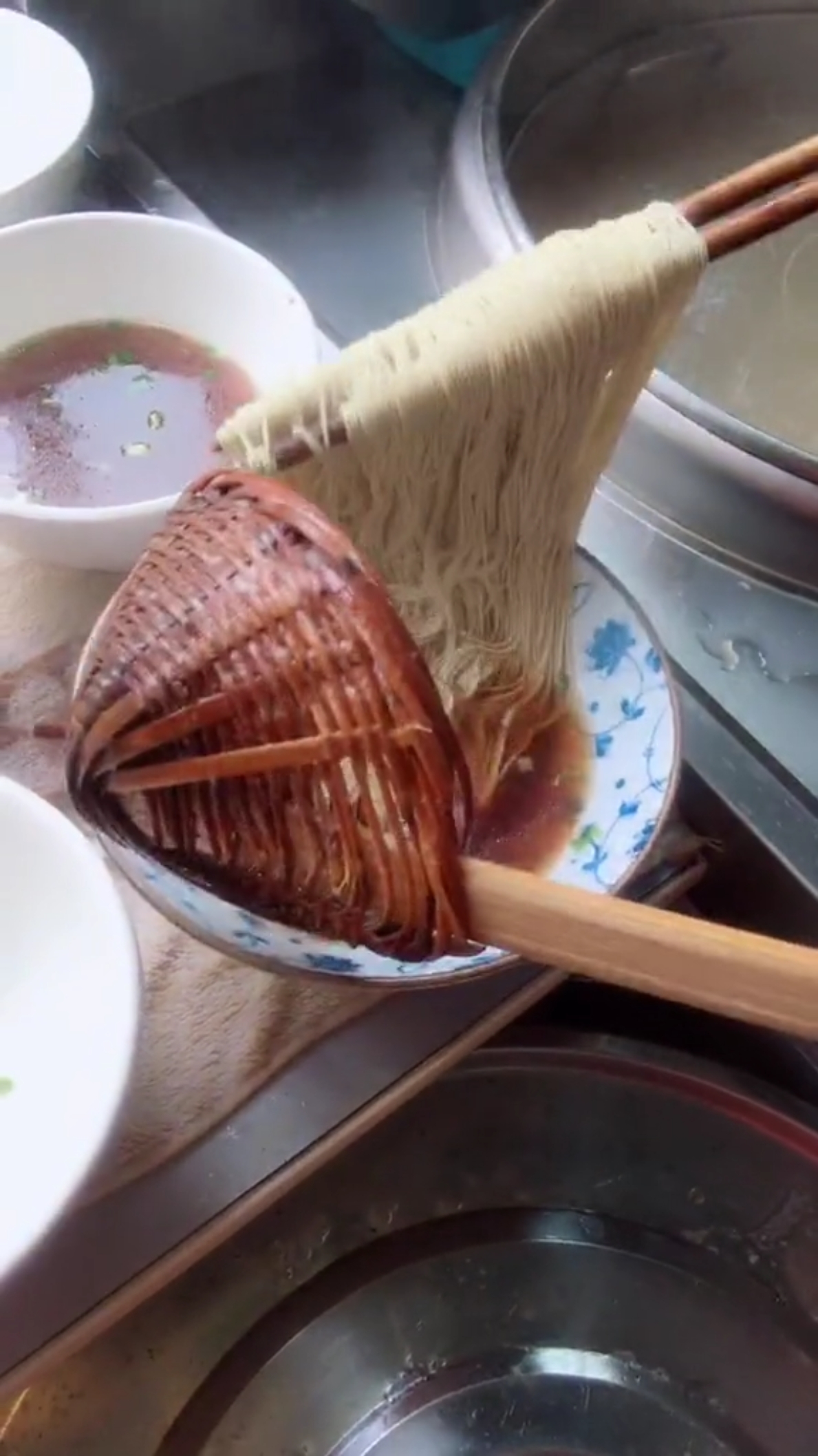 爆鱼面,可不是鲍鱼面哦,很实惠很好吃!