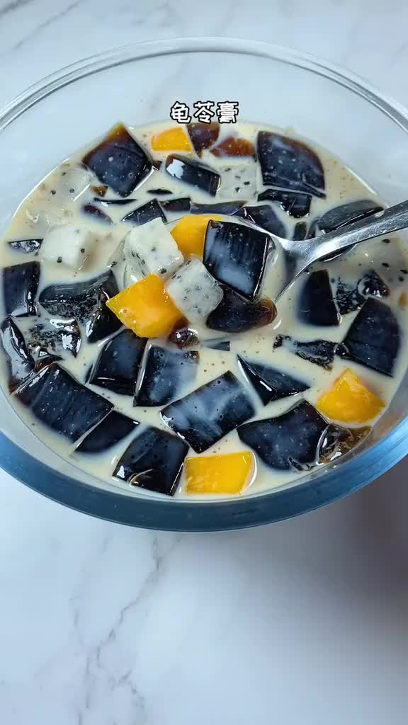 学会这个整个夏天你就不用出去买冷饮了,龟苓膏