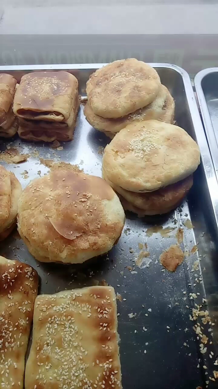 好吃的曹状元烧饼出锅了
