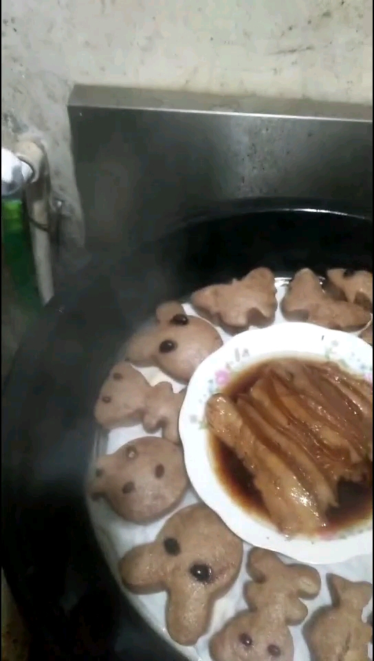 #黑暗料理之王#卡通馒头圆鱼肉有没有想吃的?