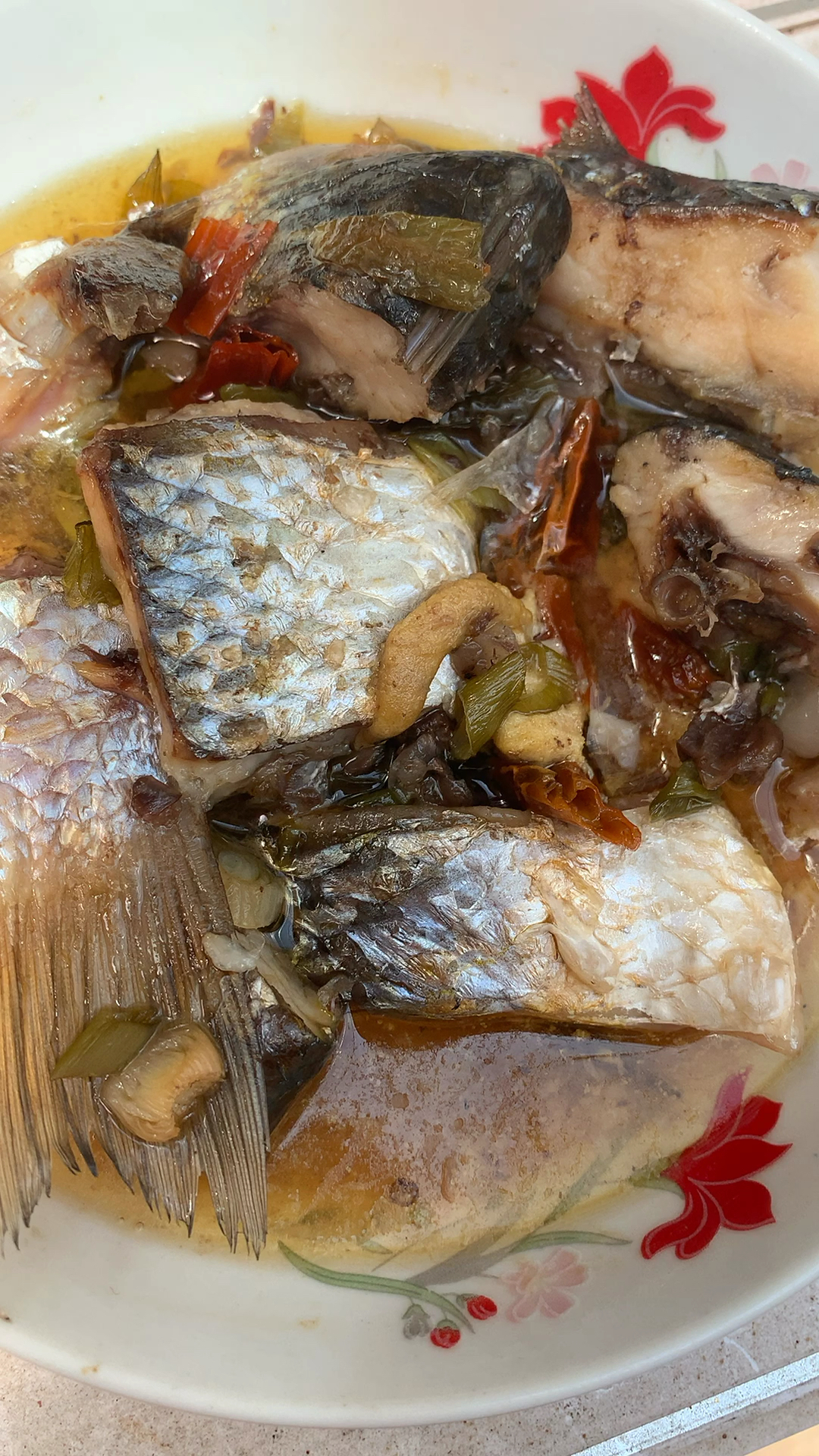 刚蒸的咸梭鱼