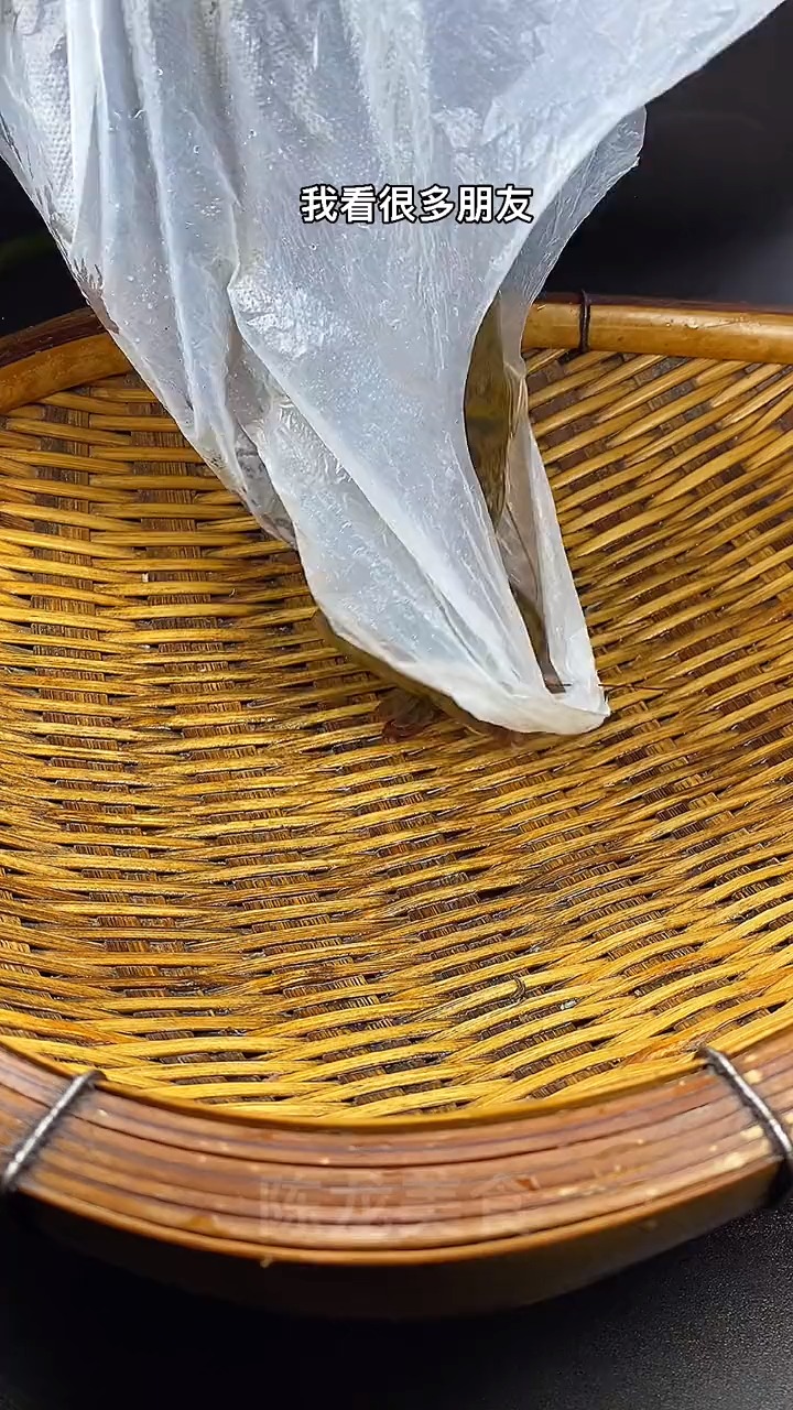 虾身上的哪些部位不能吃,你知道吗? #美食趣胃计划 #我要上热门