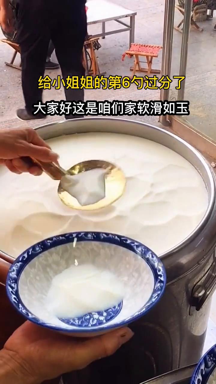 豆腐脑好做,味道难调!我把卤汁配方放在了视频最后,送给大家喜欢的收藏,很多人吃美食就是为了