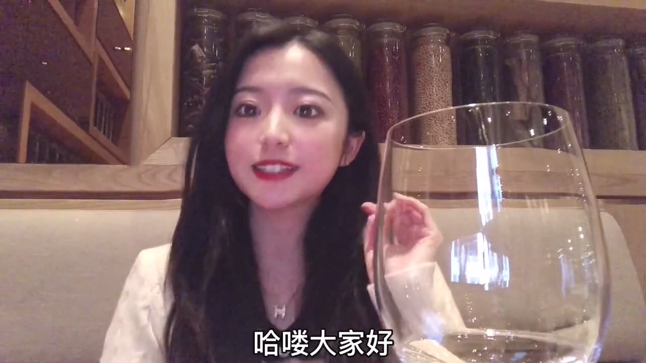 #喝酒#你们平常喝葡萄酒,有没有留意到挂杯呢?