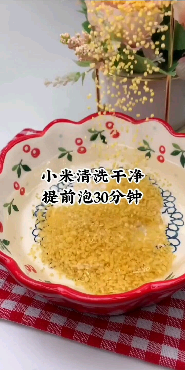 米菠菜泥适合六个月以上成功添加过米粉的宝宝