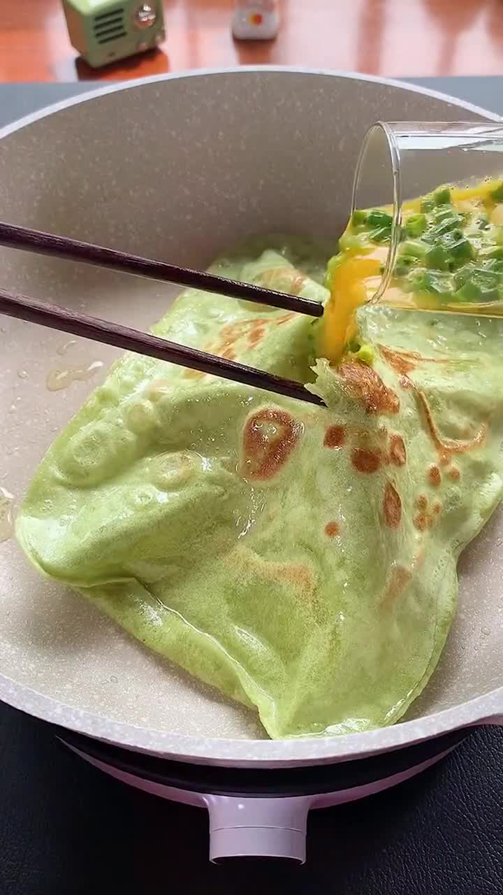 你有多久没吃过鸡蛋灌饼了看完这视频就可以轻松在家自己做了每天享受灌饼自由鸡蛋灌饼