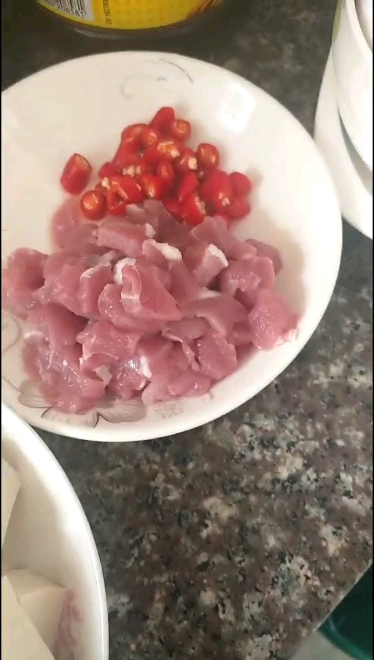 豆腐煮辣椒瘦肉,特别下饭