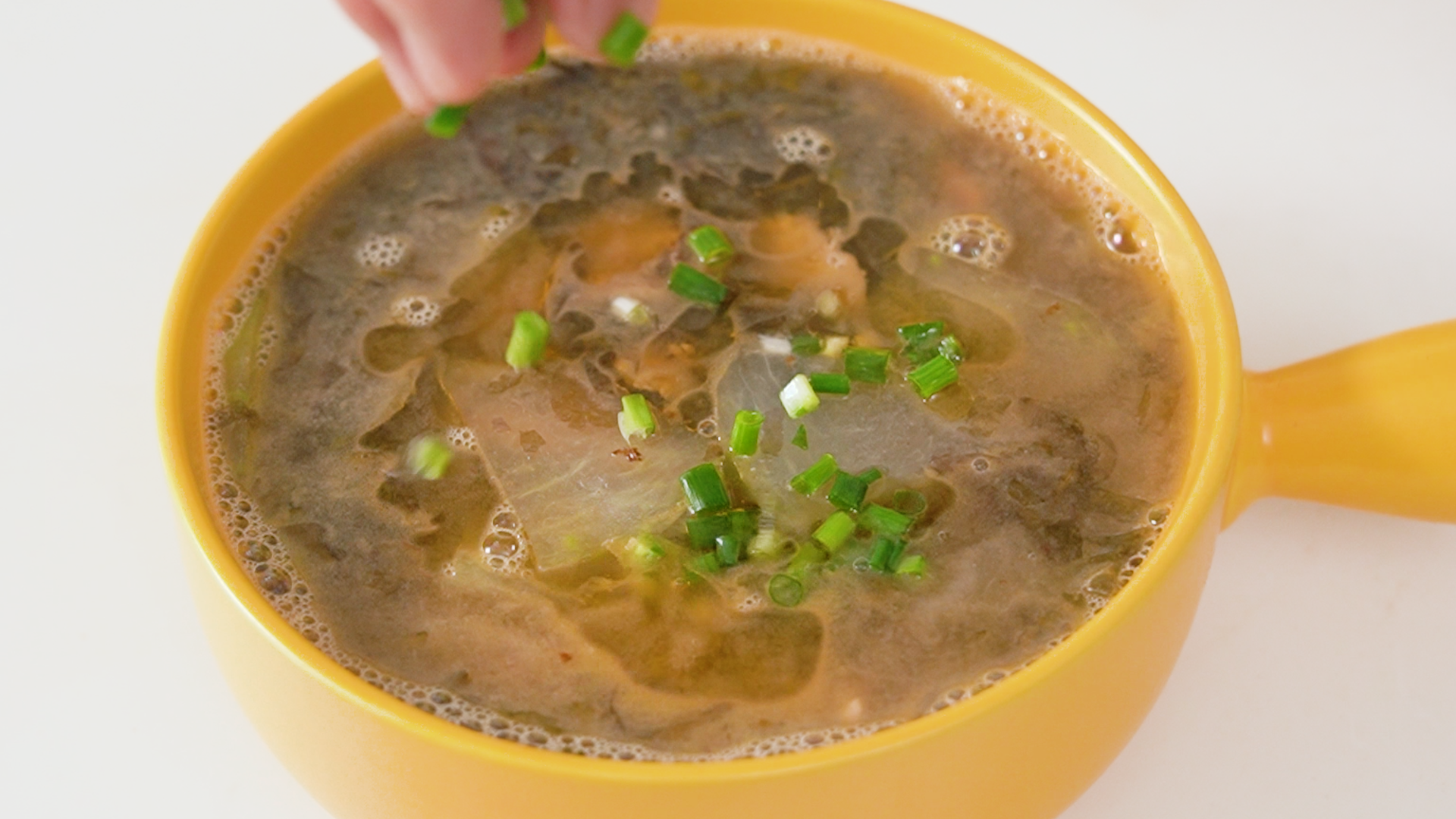 孕期低脂营养汤,长胎不长肉,快试试这道冬瓜瘦肉咸蛋紫菜汤吧
