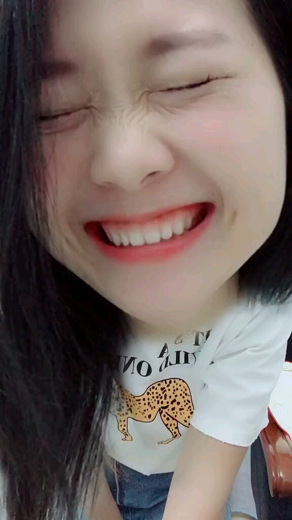 在吗借我三十块钱给我买奶茶喝到时候还你嘴里哈哈 广西