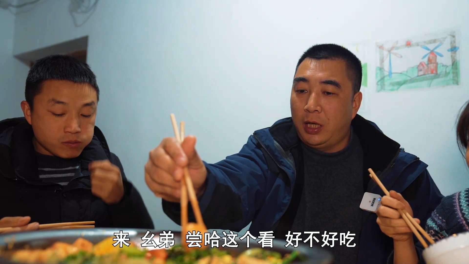 包立春开赏鸡大会,桃子姐和姐妹做一盆钵钵鸡,荤素搭配,吃爽了