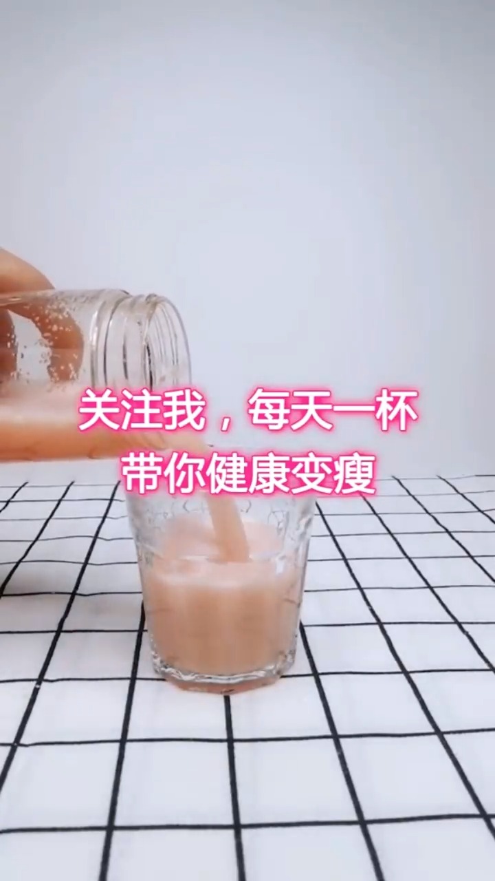 #再不减肥就晚了#胡萝卜+黄瓜 大量的膳食纤维,促进肠胃蠕动,让讨厌的脂肪排出体外