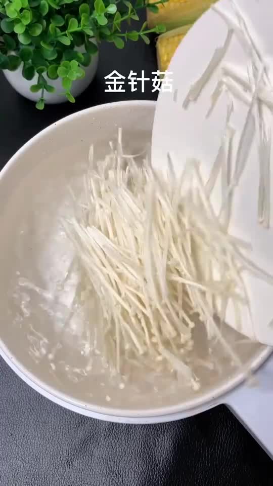 夏天到了没有胃口做一道酸辣汤!酸辣开胃一口气喝碗