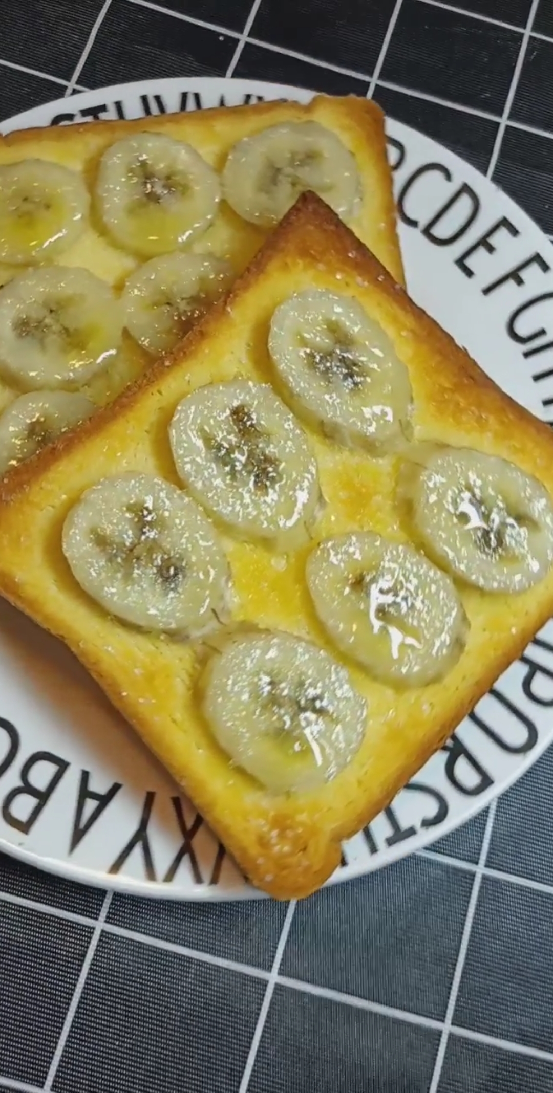 #自制美食#家庭版香蕉烤吐司做法,快来学学吧@全民小助手