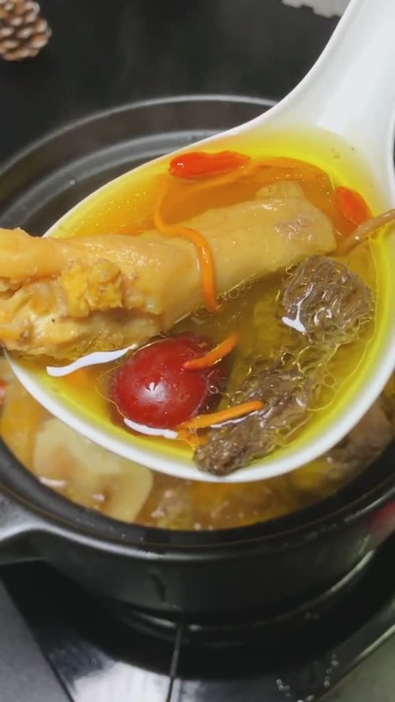 专业炖汤18年,每次炖鸡汤都会被自己感动哭,这个做法也太好喝了吧鸡汤我是美食创作者