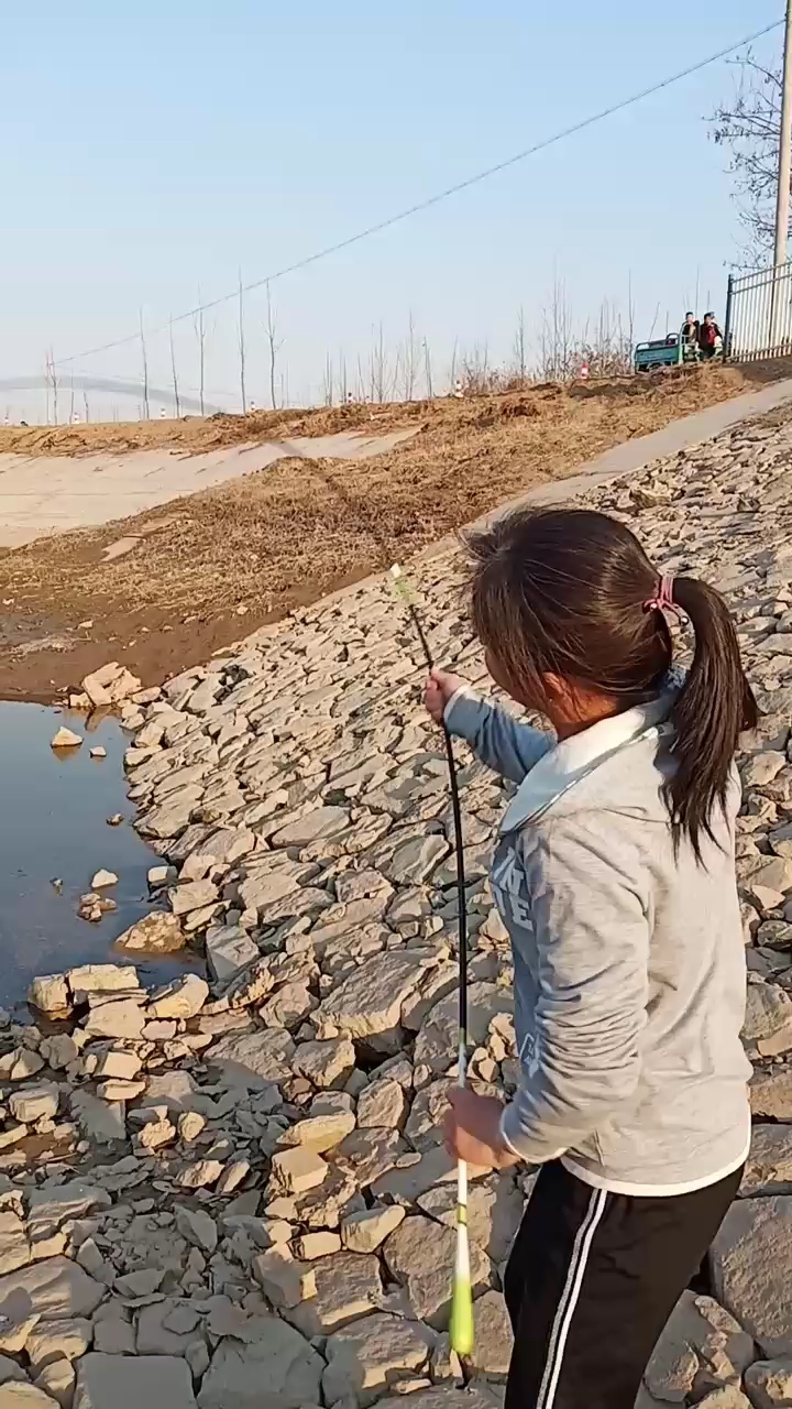 狼王鲫鱼竿,超轻超细,韧性十足
