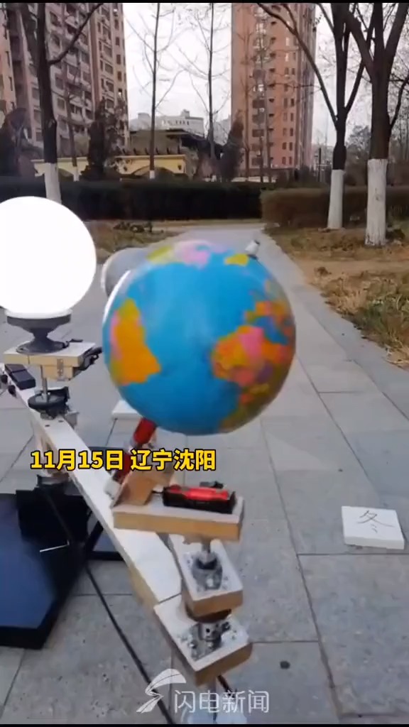 一位家长拍下自己为孩子制作的“硬核”日地月模型,走红网络。
