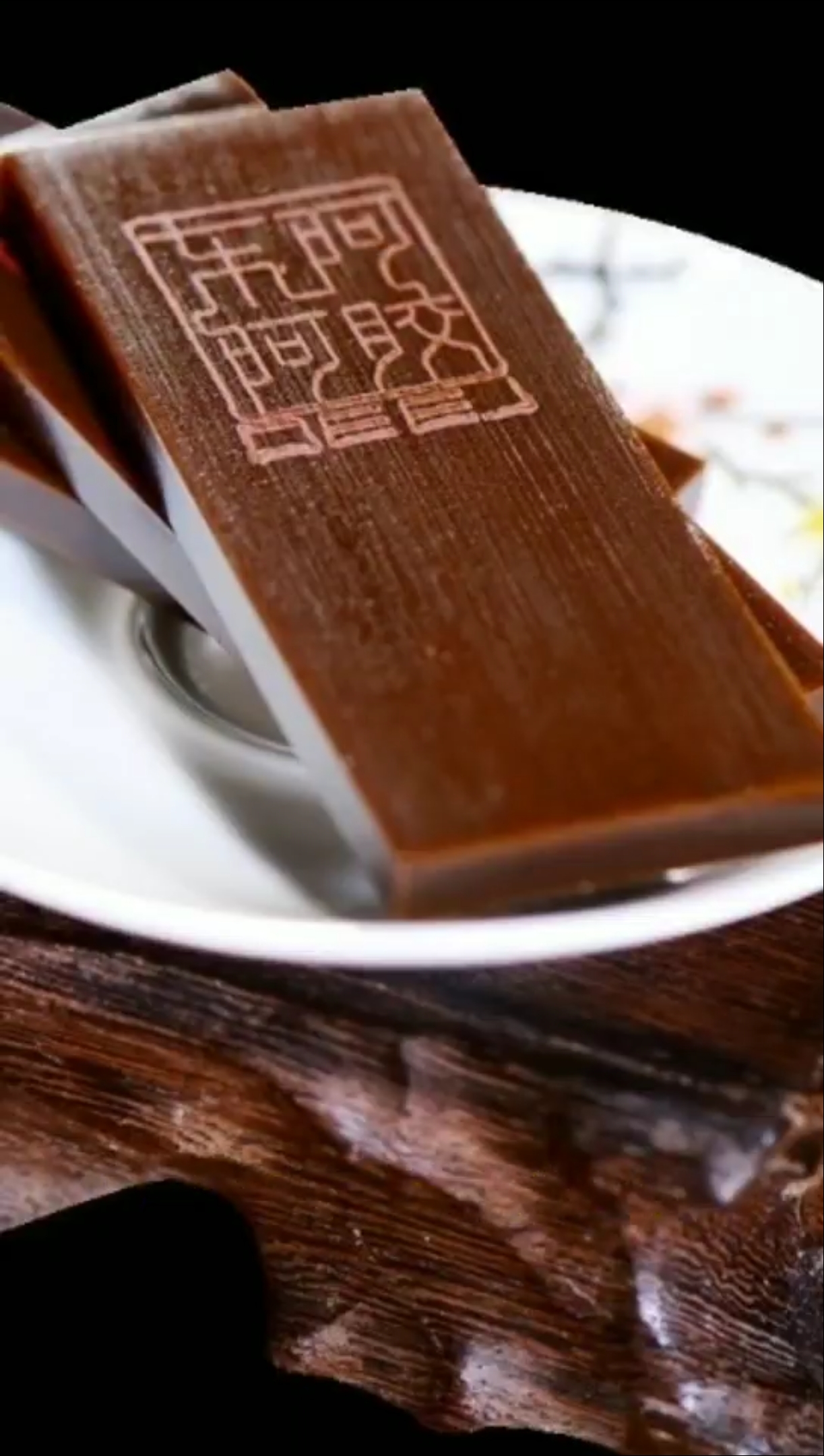 如何鉴定阿胶的真假好坏?