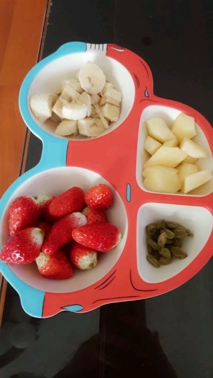 宝宝儿的水果拼盘儿下午茶时间到了