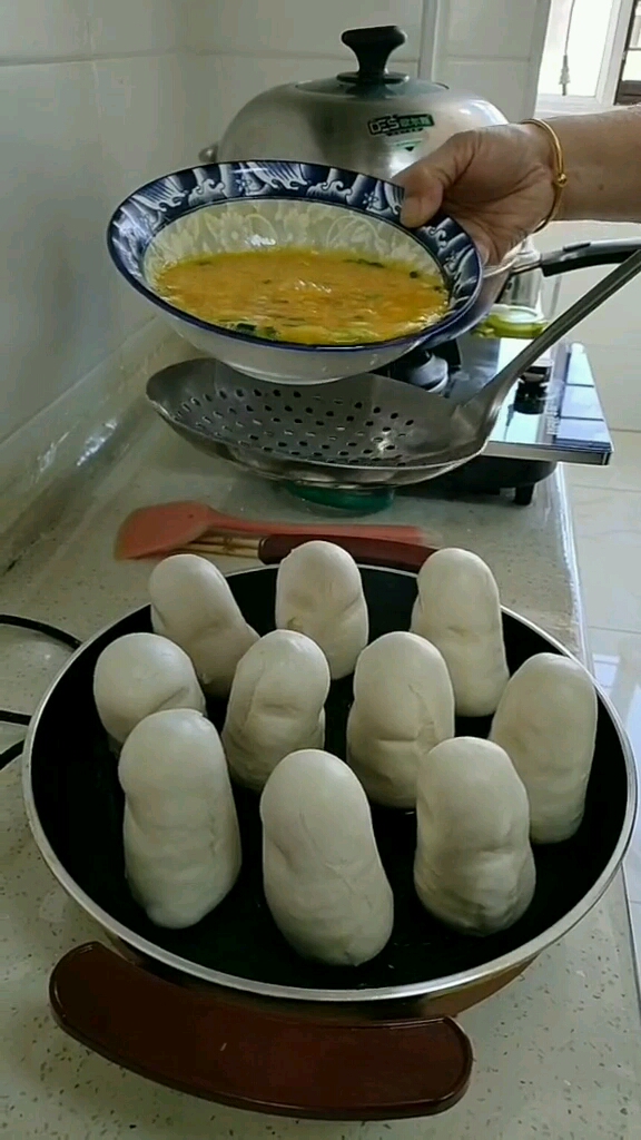 咱们都知道高庄的馒头好吃今天我把高庄馒头这样加工一下