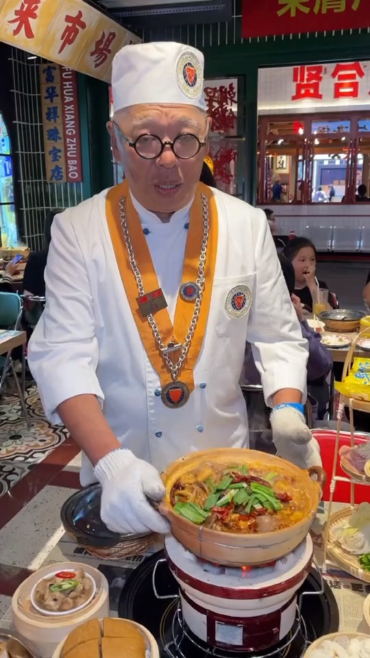 #探店美食#46年专业牛腩煲,吃完超幸福