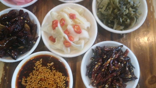 #家乡特色美食#一碗清汤羊肉粉的配菜,要吃辣椒自己放