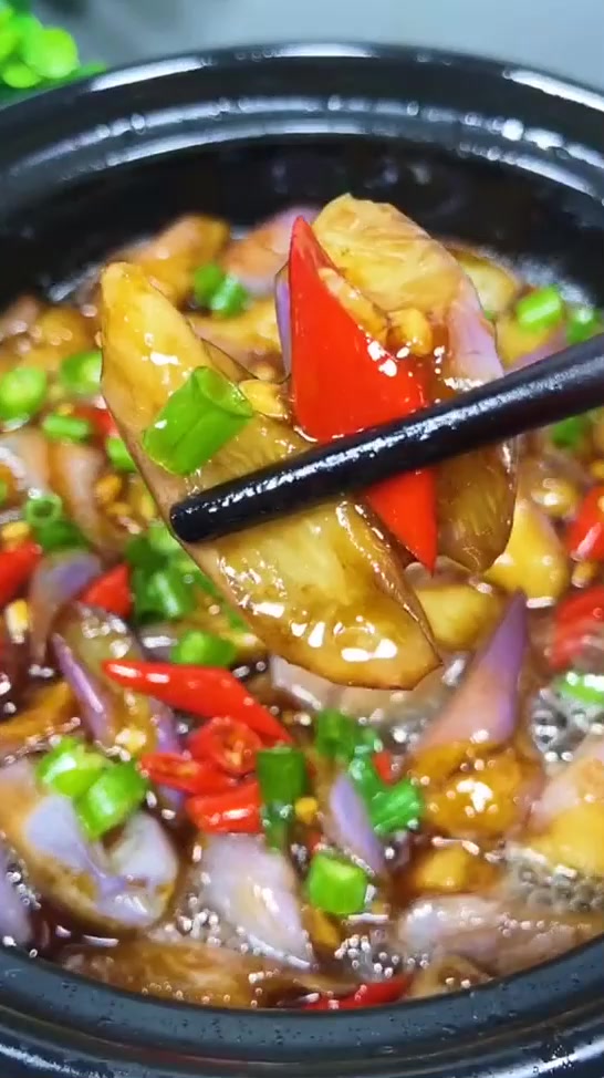 简朴易做好吃又下饭的红烧茄子煲、喜好的尝尝