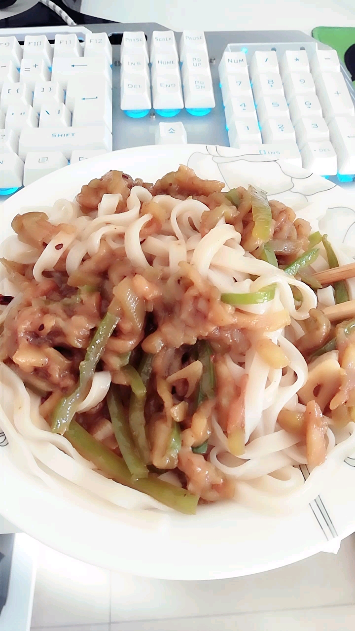 早餐打卤面,茄子青椒卤