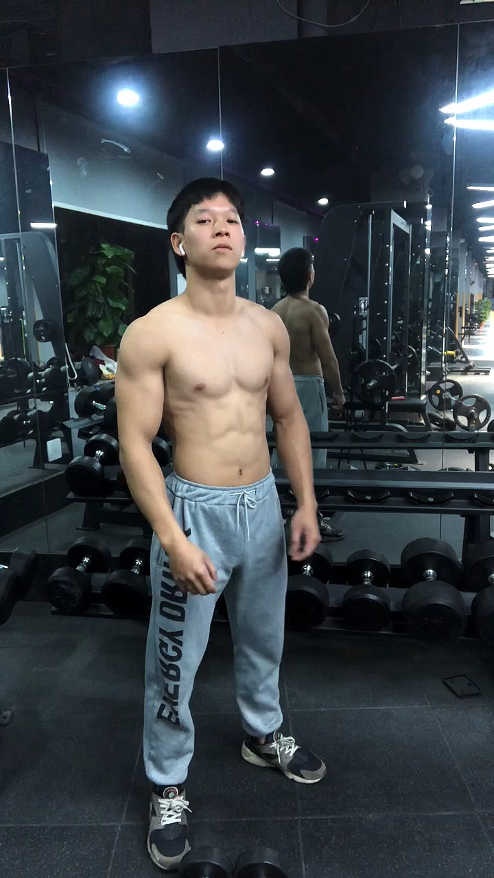 99年的肌肉男135斤