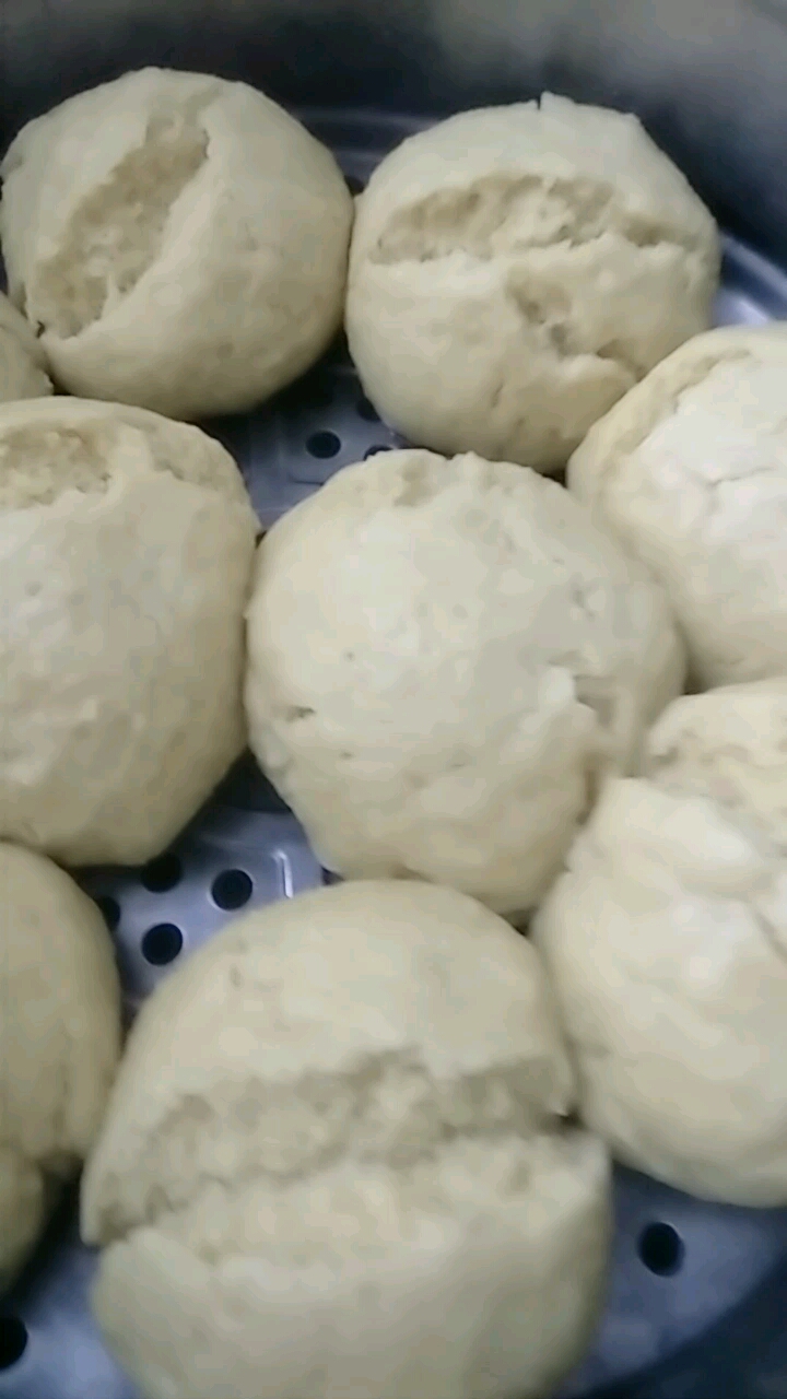 有谁能告诉我,我做出来的馒头怎么都裂开了,怎么回事呢?