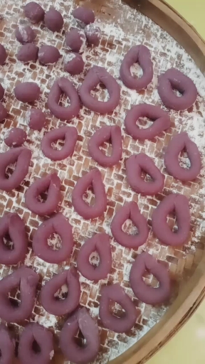 #舌尖上的乡村美食#刚做好的紫薯球,等一下就开始油炸