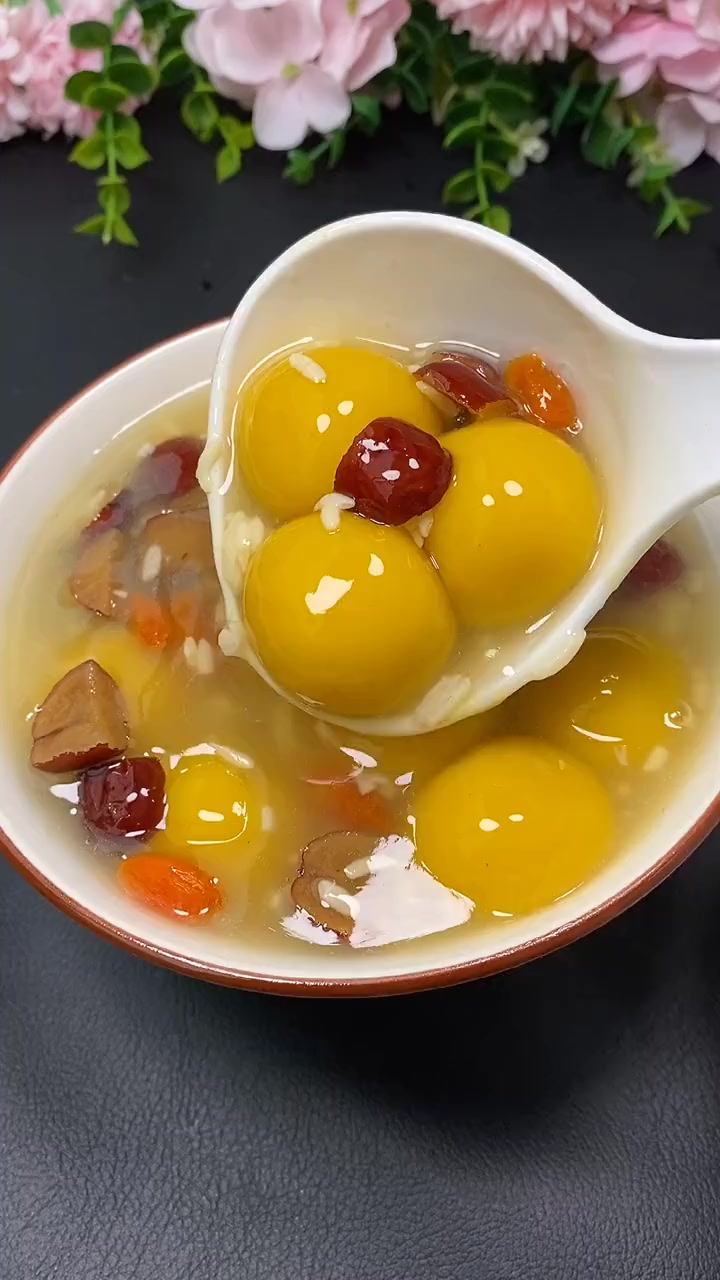 #我要上热门#冬天手脚冰凉的小仙女们可以多喝酒糟汤圆,真的超好喝