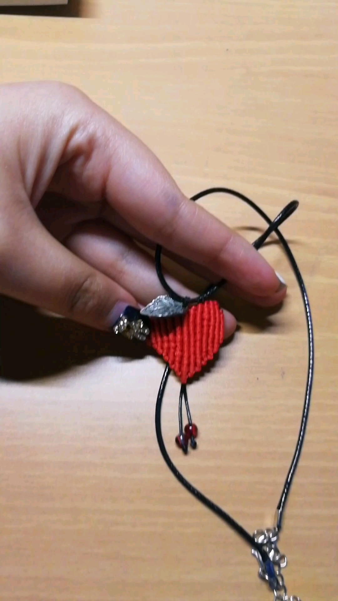 手工课 结绳 桃心项链和天鹅耳串(绳子不够了只做了一只) 只能说继续努力吧
