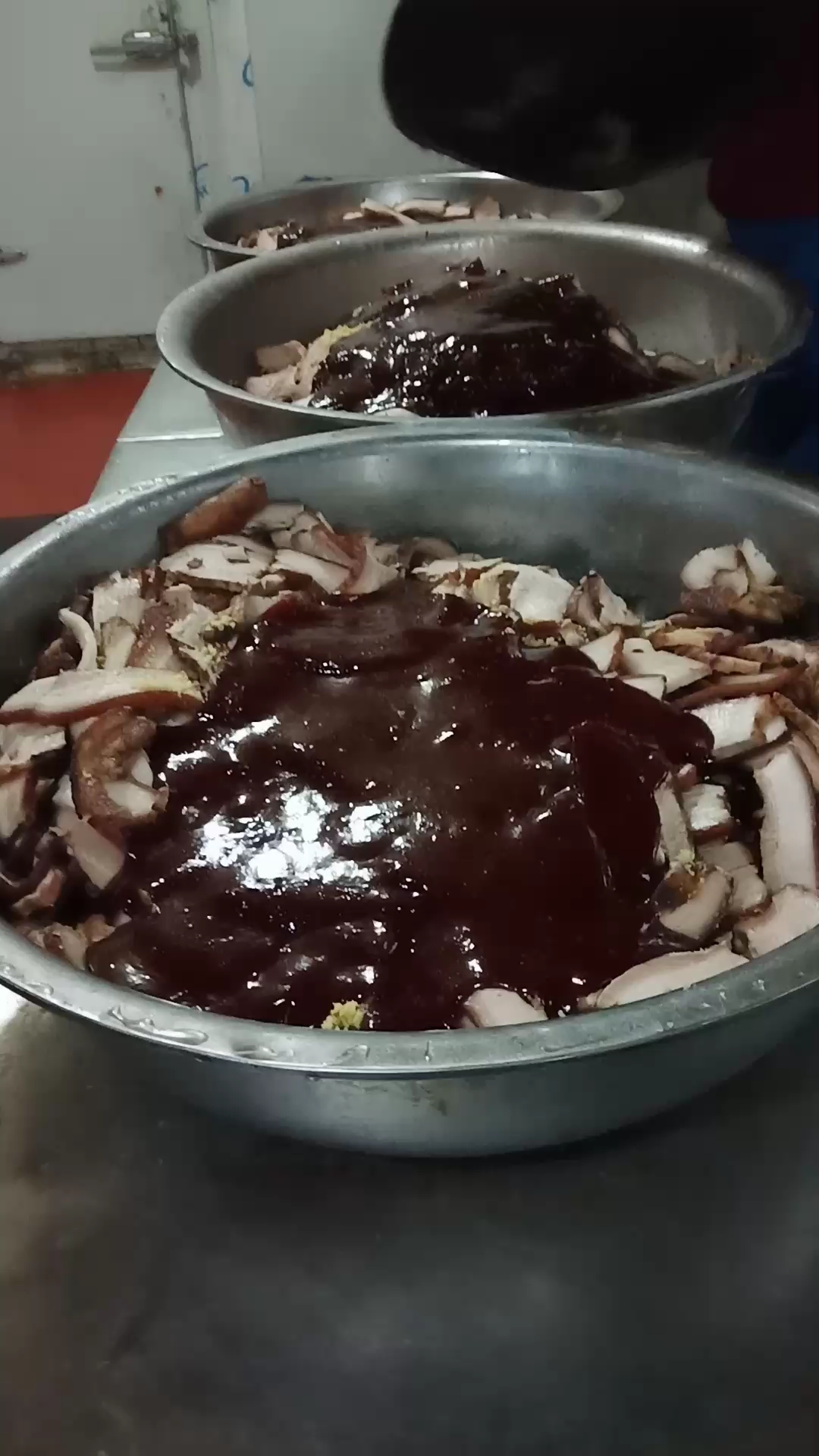 梅菜扣肉制作过程(拌酱)