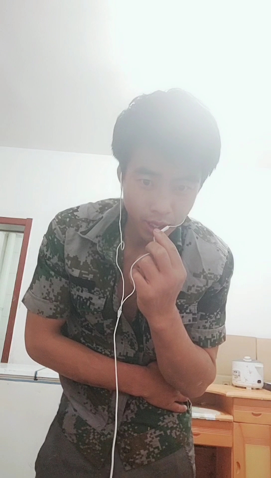 三个吧一套大饼鸡蛋+卤肉卷房费:368 有钱不服不行 