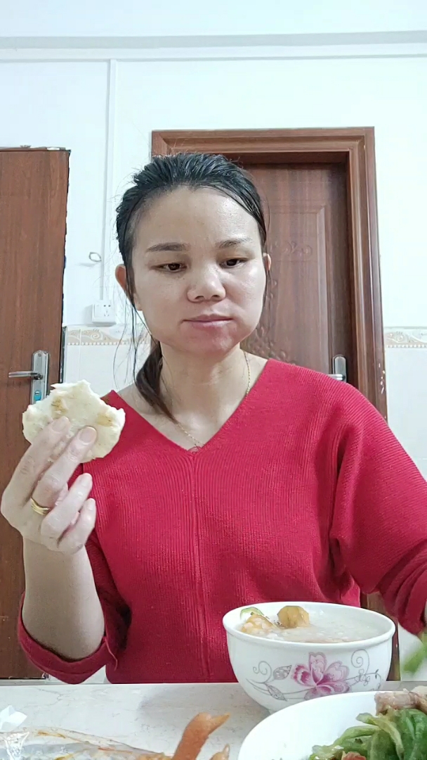 凉拌黄瓜下馒头鸡爪也挺好吃