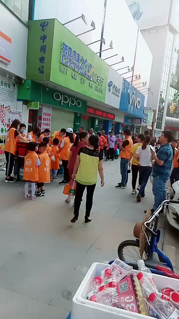 公益免费早餐送给辛苦的环卫工人