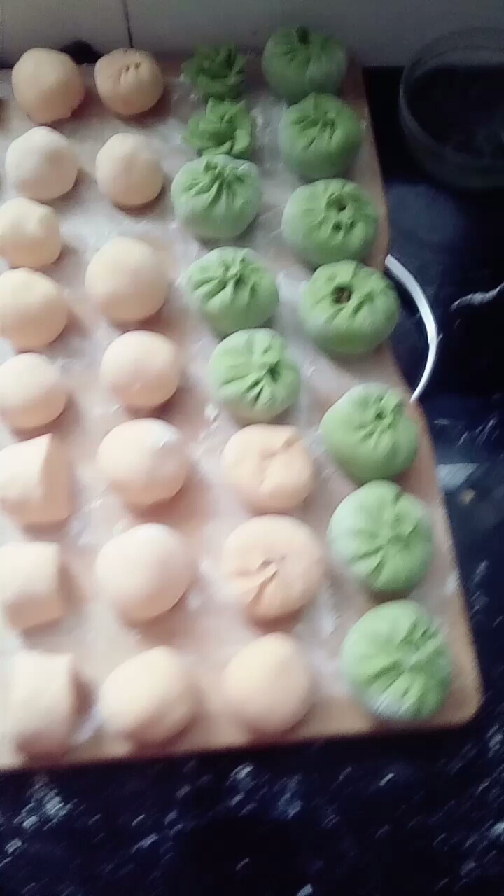 馒头大全,菠菜肉包子,红萝卜肉,红萝卜奶黄包,红萝卜素包!