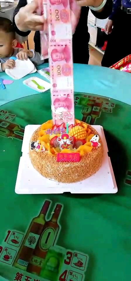 漂亮的抽钱蛋糕