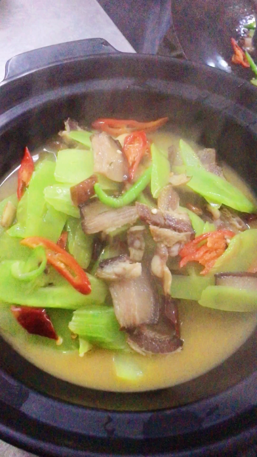 腊肉炖莴笋,家常简单做法!