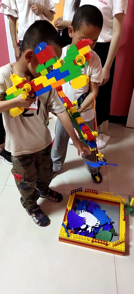 钓鱼竿。学习乐高开发孩子的大脑,激发孩子们的想象力