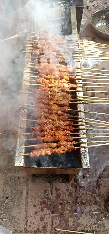 烧烤季节啊 好吃的肉串在喜洋洋火锅超市哦!