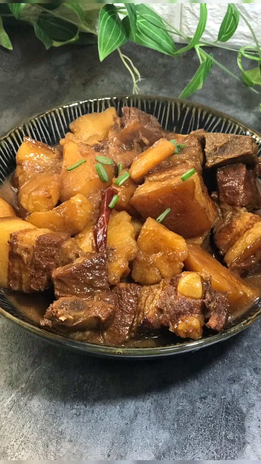 #家乡特色美食#土豆红烧肉,特别简单易学!